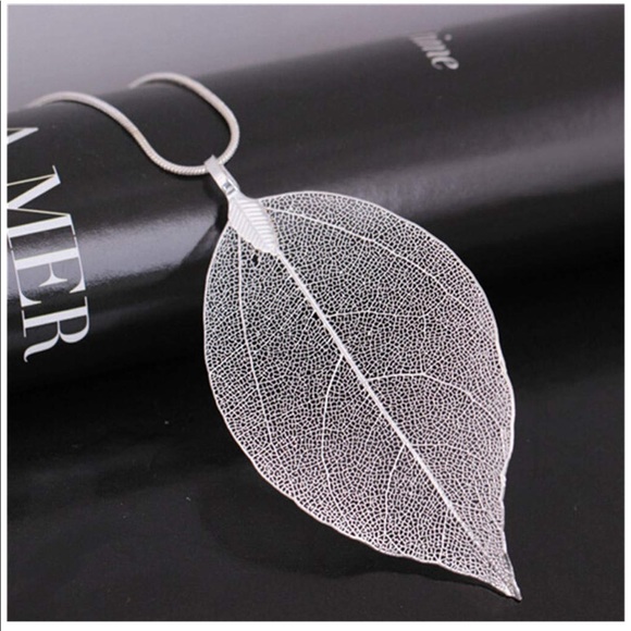 Jewelry - Natural Leaf Necklace W/ Sweater Chain